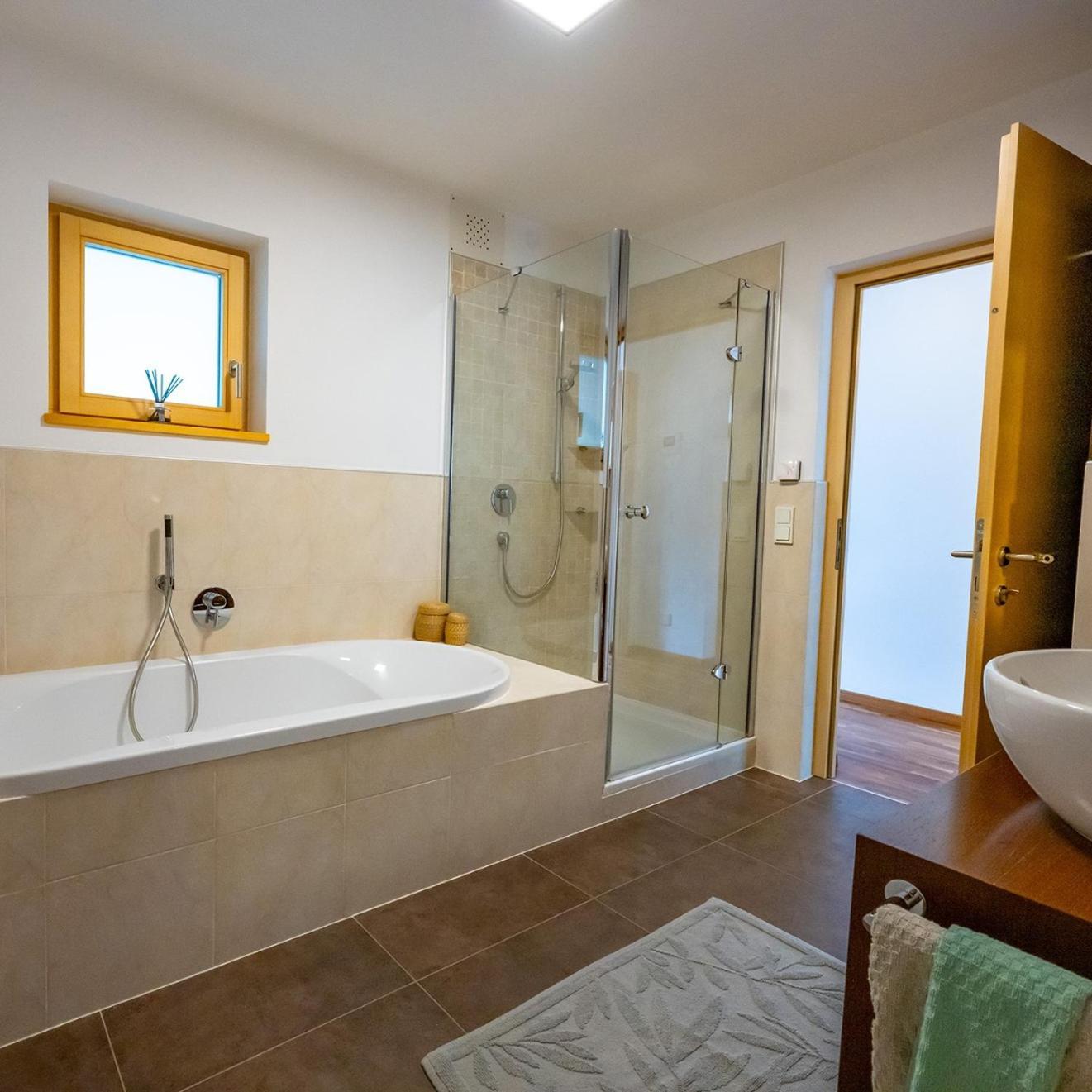 Biohof Gala Apartment Натурно Екстериор снимка